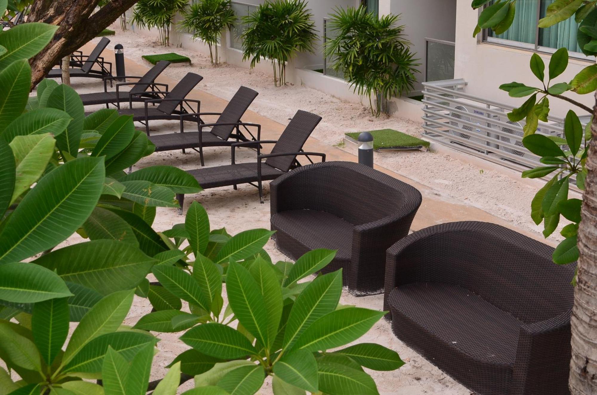 Maldives Laguna Beach Resort 3 جومتين بيتش المظهر الخارجي الصورة