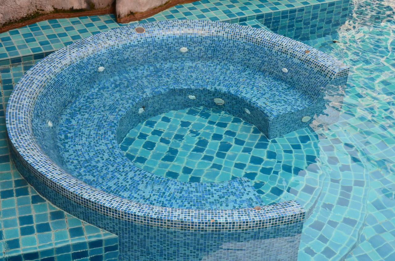 Maldives Laguna Beach Resort 3 جومتين بيتش المظهر الخارجي الصورة